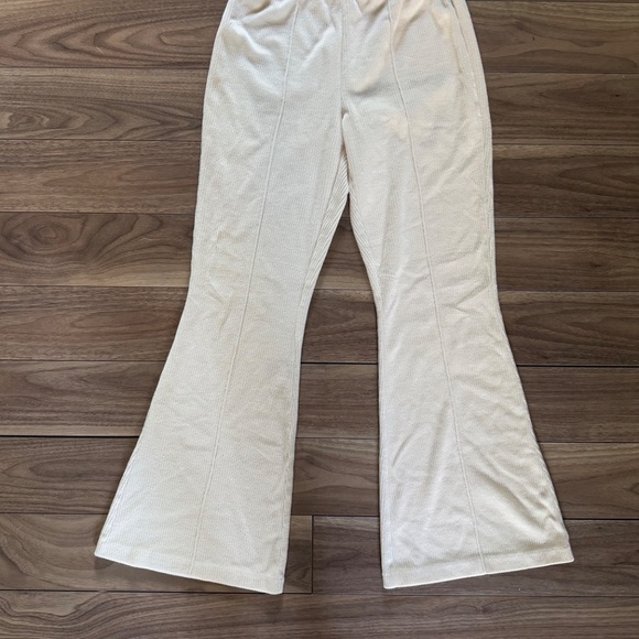 Aerie | S Groove-On Rib Velour Flare Pants Soft Oat - Picture 7 of 8
